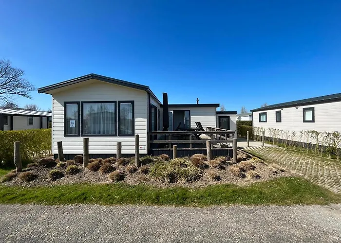 Chalet Op Gezellige Familiecamping Bij Zee