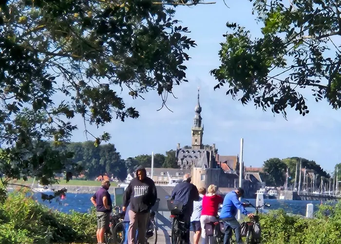 Zeeenmeer Stijlvol Ruim Vakantiehuis Vlakbij Strand Zeeland